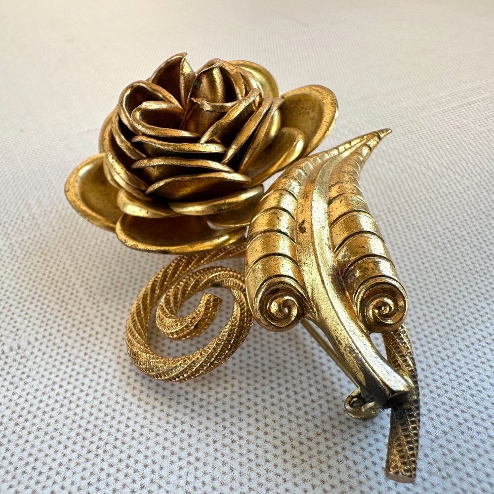 Mid Century 1960s Gold Tone Rose Brooch